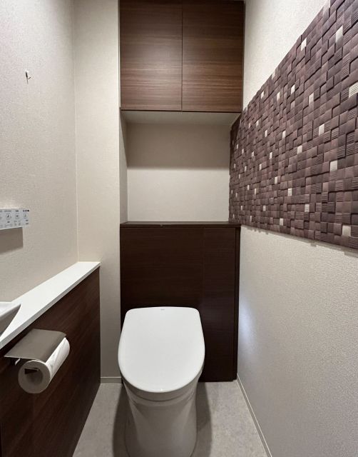 エコカラットがアクセントの高級感溢れるトイレイメージ